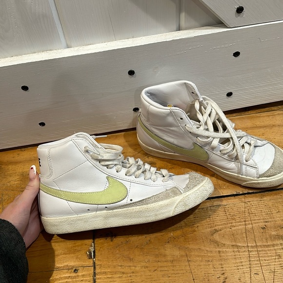 size 8 green nike blazers - Picture 1 of 3